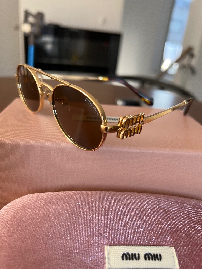 Lunettes De Soleil Miu Miu Dores Avec Tui
